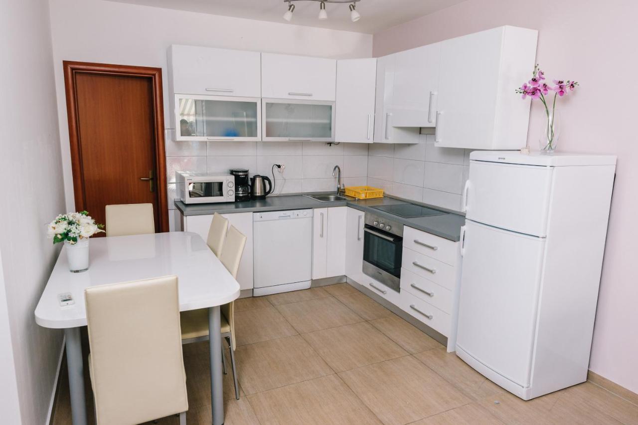Apartmani Mila Brela Exterior photo